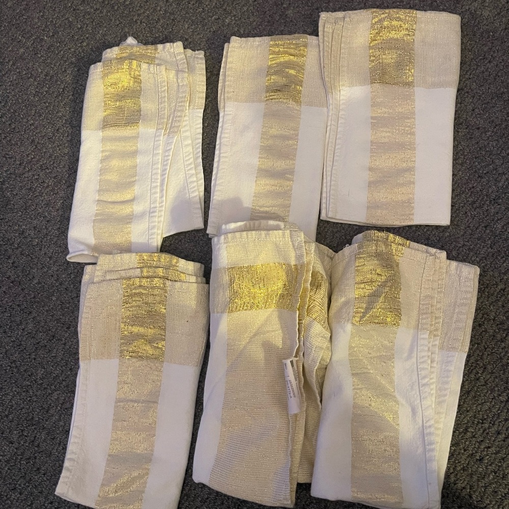 Metallic Thread Cloth 20x20 Napkins Set of Six Gold “square one”